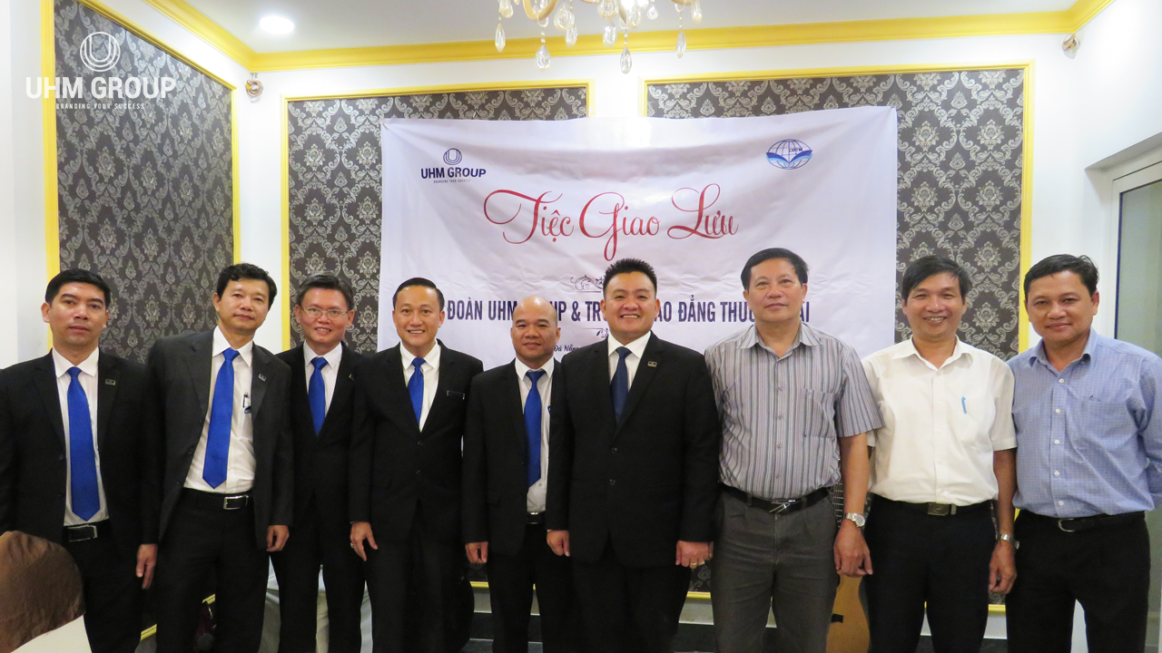 Tiệc giao lưu giữa UHM group và Trường cao đẳng thương mại