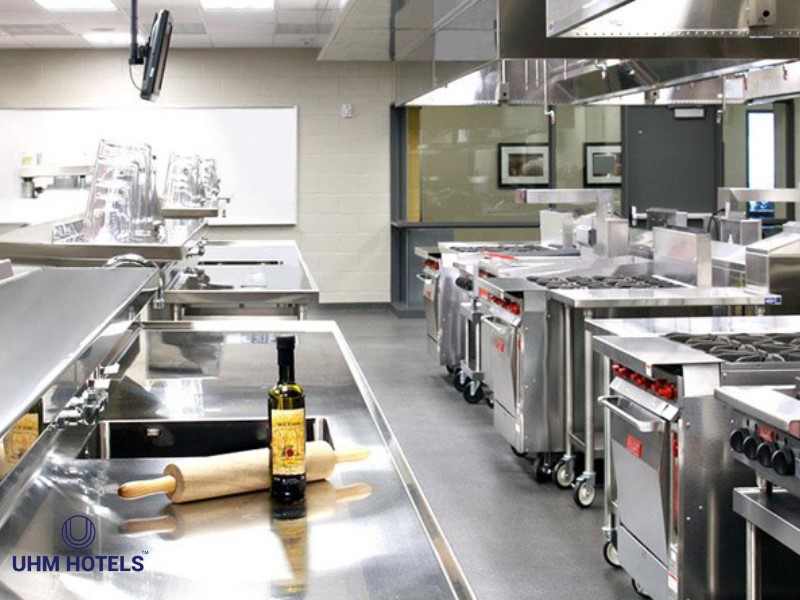  8 lưu ý khi lựa chọn mua trang thiết bị nhà hàng khách sạn